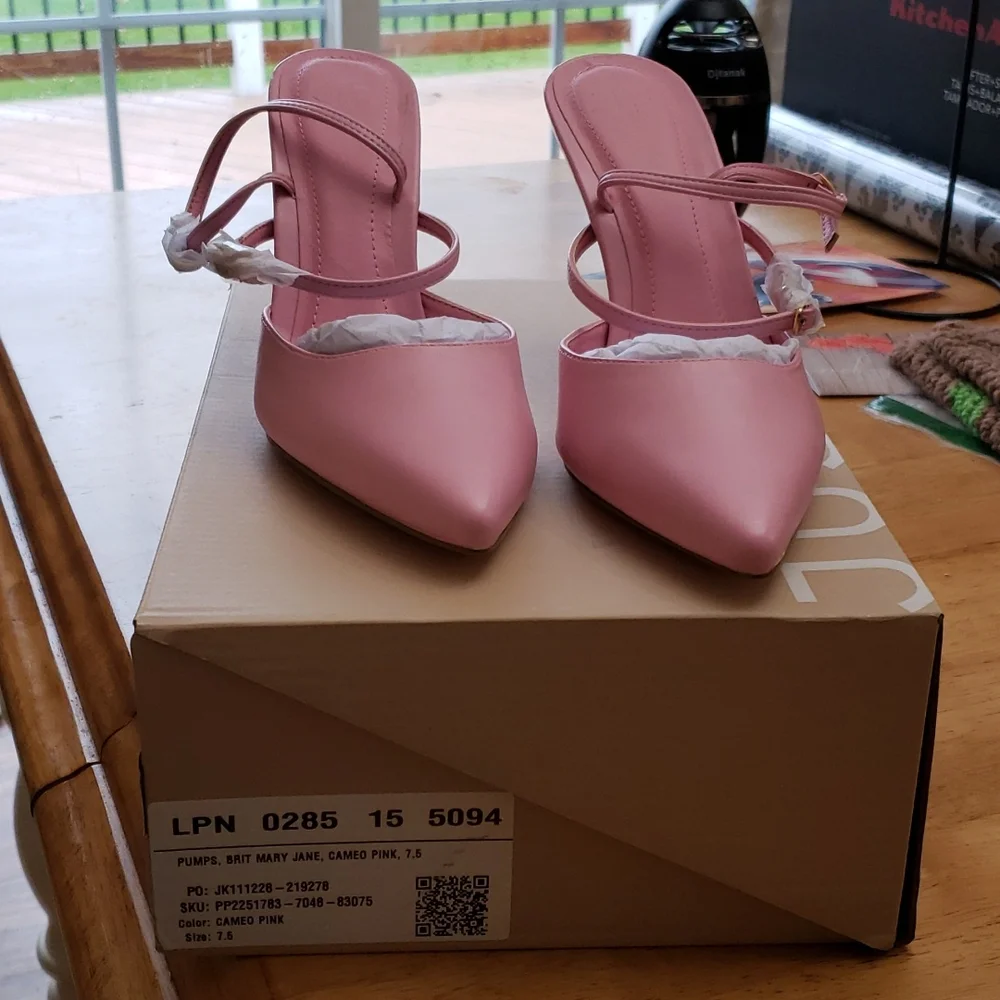 JustFab Brit Mary Jane Pump Size 7.5 in Cameo Pink - Picture 1 of 5